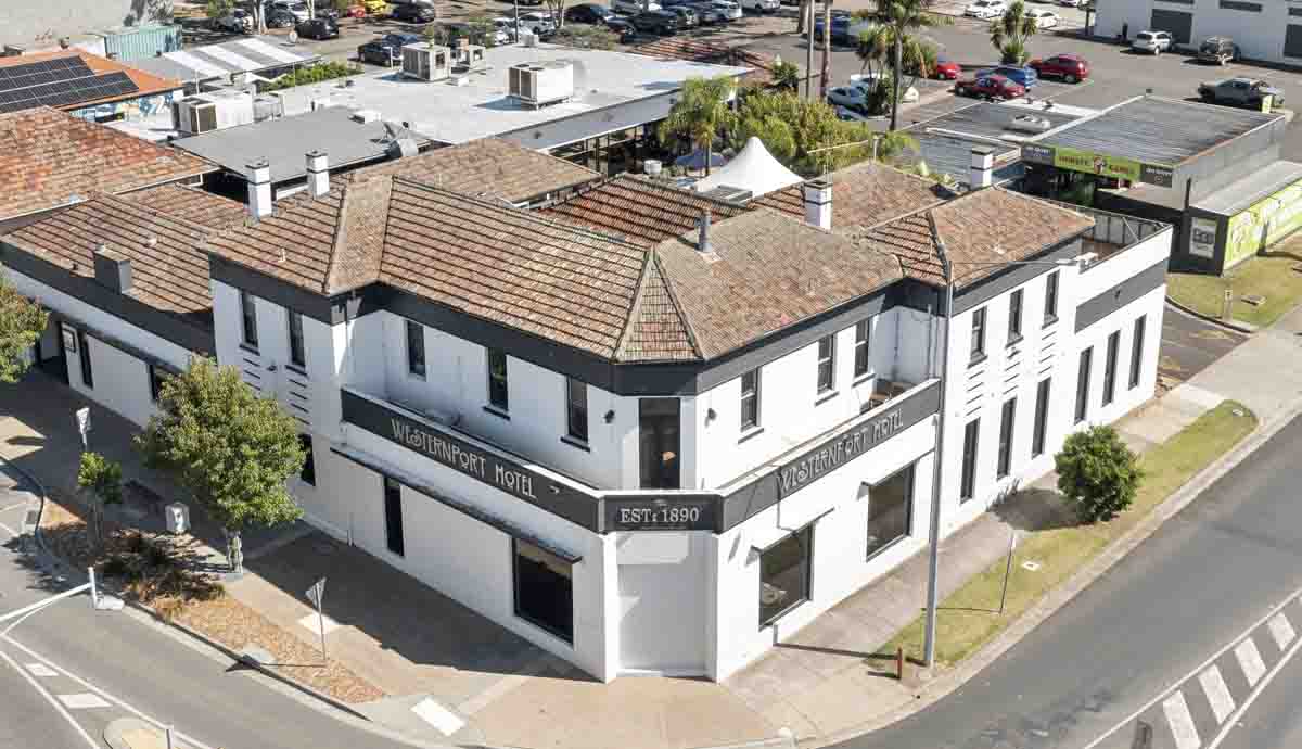 MORNINGTON PENINSULA PUB THE WESTERNPORT HOTEL LISTED