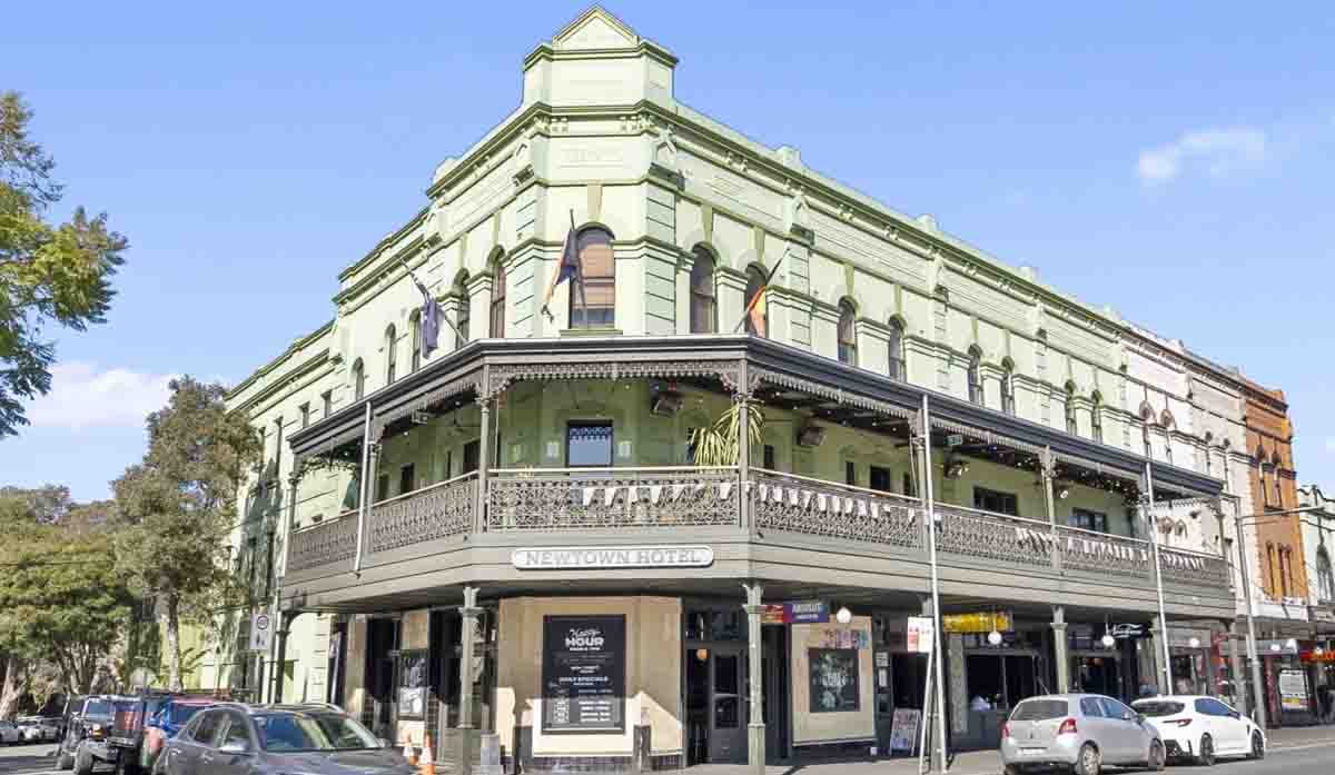 UNIVERSAL SWAPS NEWTOWN FOR LORD BOB