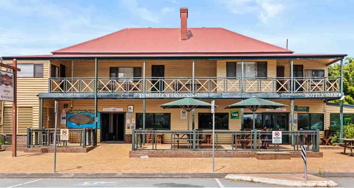 PIPERS LEADS LOCALS INTO TUMBY PUB
